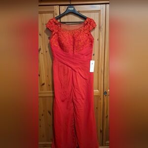 Stunning Red Lace Wedding Dress